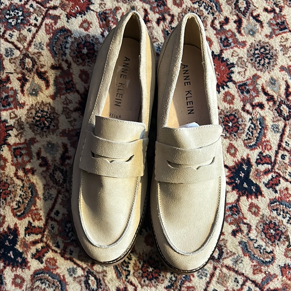 NWOT Anne Klein Elia Lug Sole Cream Loafers - Picture 2 of 4